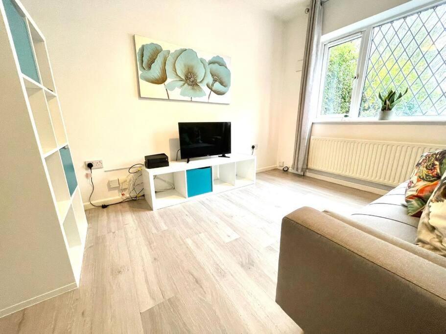 Serene And Cozy 1-Bedroom House With Parking Cambridge Extérieur photo
